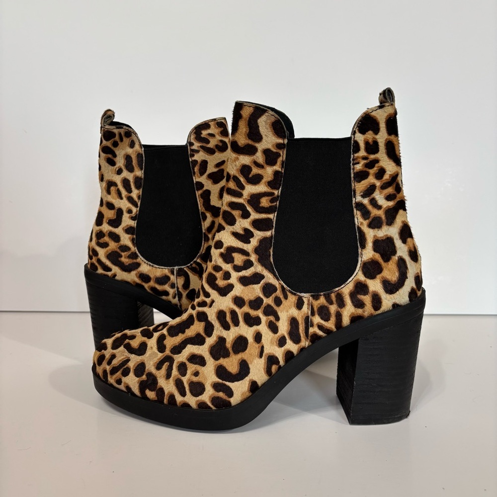 Crown Vintage Cheetah Print
Healed Chelsea Boot Size 8.5M